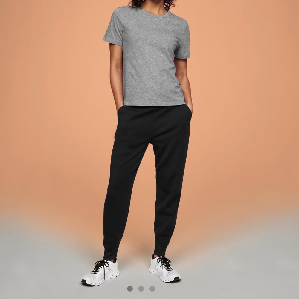 ✨On Running Tee✨ - Picture 2 of 3